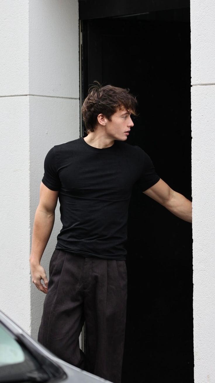 Black tee