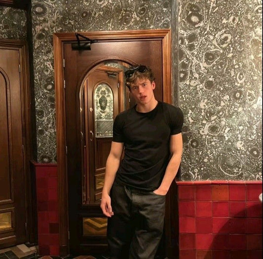 Black tee