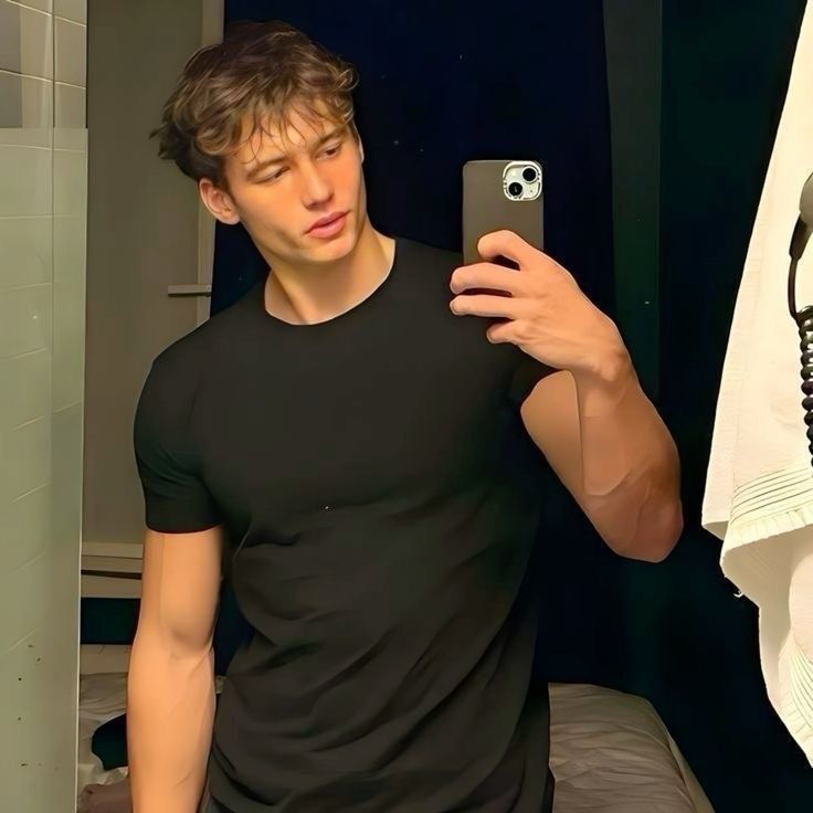 Black tee